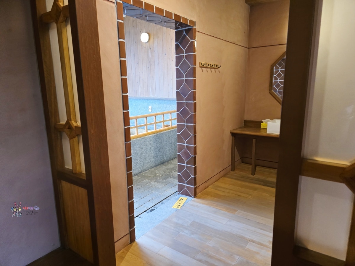 【蘇澳一日遊】冷泉也可以泡熱的!還有手作珊瑚戒指體驗、超級爆汁小籠包 - 第27張圖
