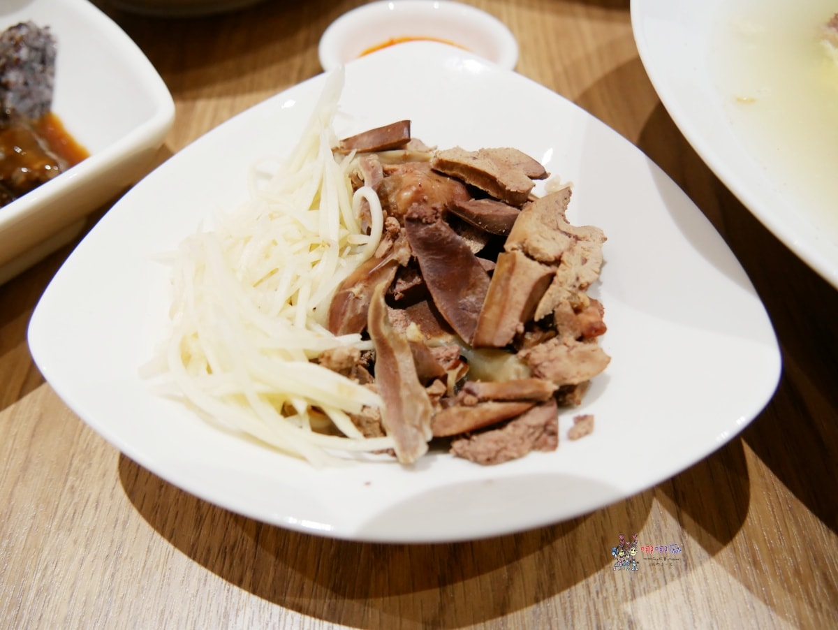 【桃園美食】南崁夜市附近《海料理海米粉》以海鮮為主題的傳統小吃店,用小吃價格就可以吃到海鮮料理。 - 第24張圖