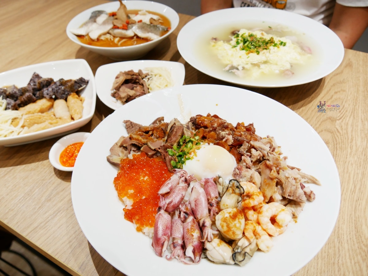 【桃園美食】南崁夜市附近《海料理海米粉》以海鮮為主題的傳統小吃店,用小吃價格就可以吃到海鮮料理。 - 第1張圖