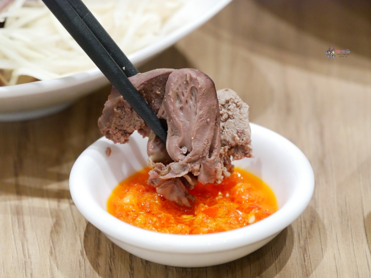 【桃園美食】南崁夜市附近《海料理海米粉》以海鮮為主題的傳統小吃店,用小吃價格就可以吃到海鮮料理。 - 第25張圖