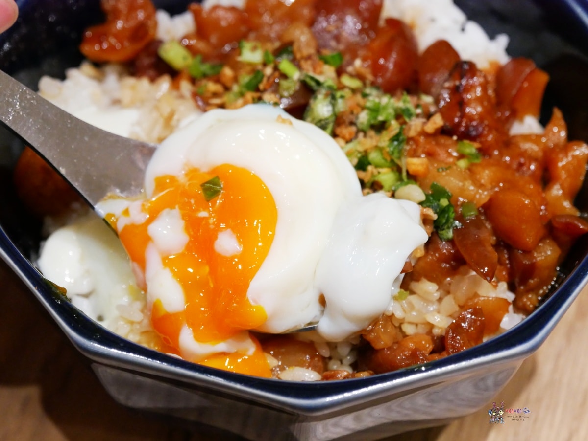 【桃園美食】南崁夜市附近《海料理海米粉》以海鮮為主題的傳統小吃店,用小吃價格就可以吃到海鮮料理。 - 第11張圖