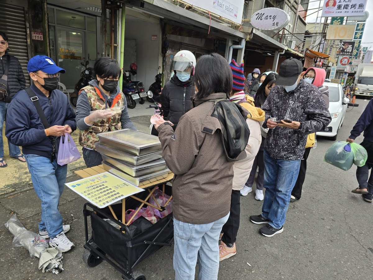 【桃園美食】中壢忠貞市場《陶陶媽媽驢打滾》銅板價就可以吃到京城知名傳統點心,預約訂單已經排到一個月後了! - 第2張圖