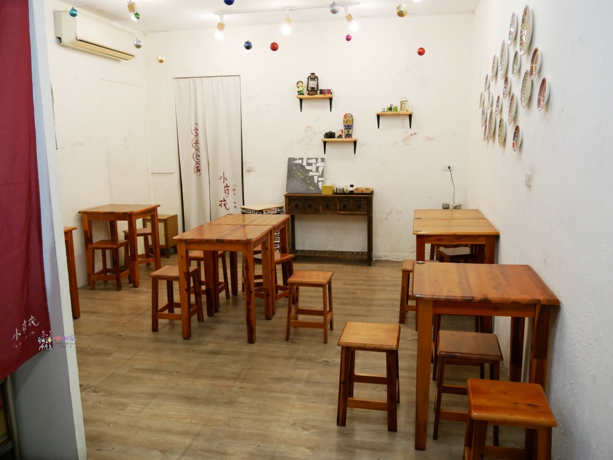 【桃園美食】戶政事務所旁《小莳䒫-餃子咖哩麵》價格不貴令人驚豔的彩色餃子,還有加入巧克力的咖哩。 - 第4張圖