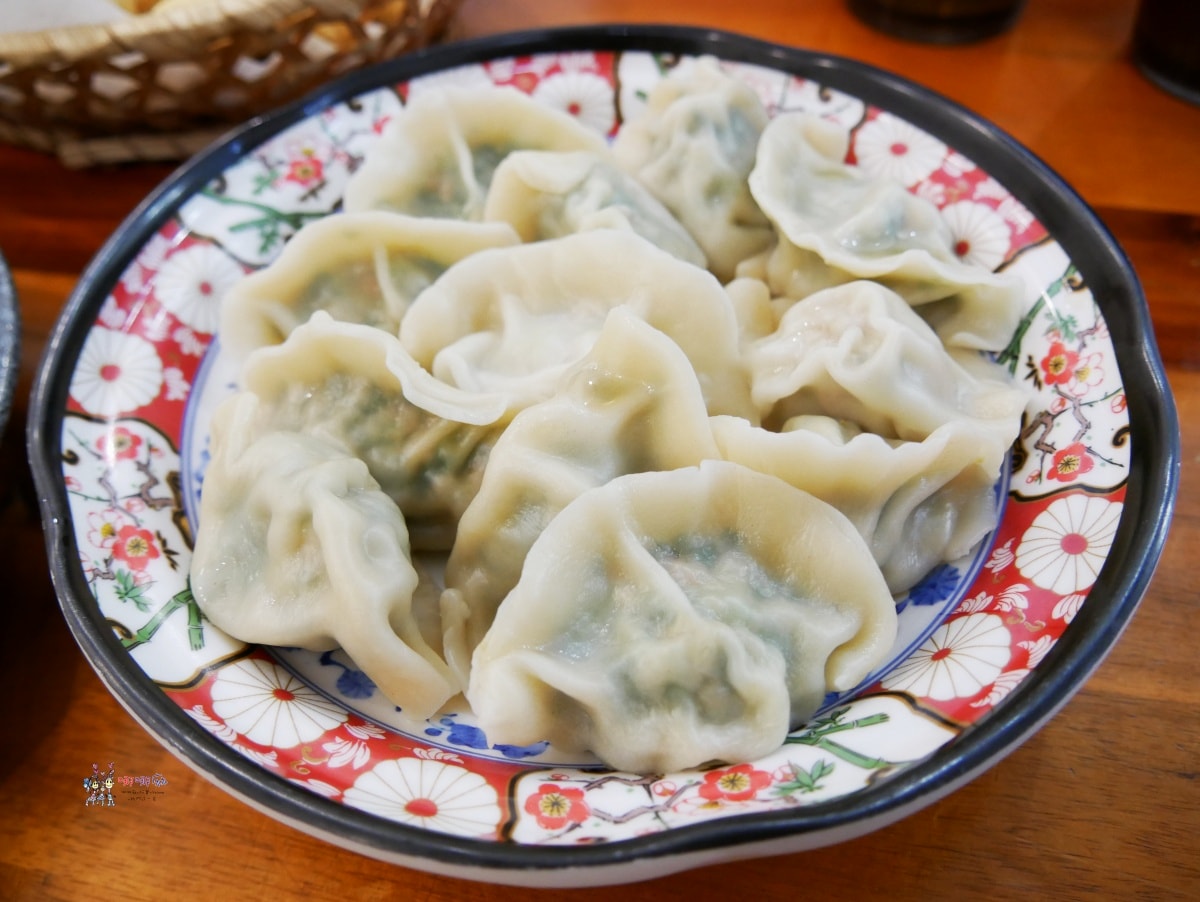 【桃園美食】戶政事務所旁《小莳䒫-餃子咖哩麵》價格不貴令人驚豔的彩色餃子,還有加入巧克力的咖哩。 - 第22張圖