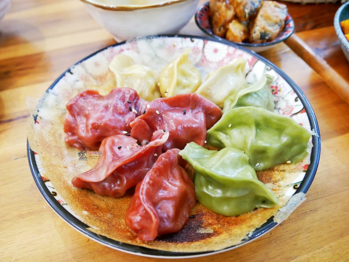 【桃園美食】戶政事務所旁《小莳䒫-餃子咖哩麵》價格不貴令人驚豔的彩色餃子,還有加入巧克力的咖哩。 - 第17張圖