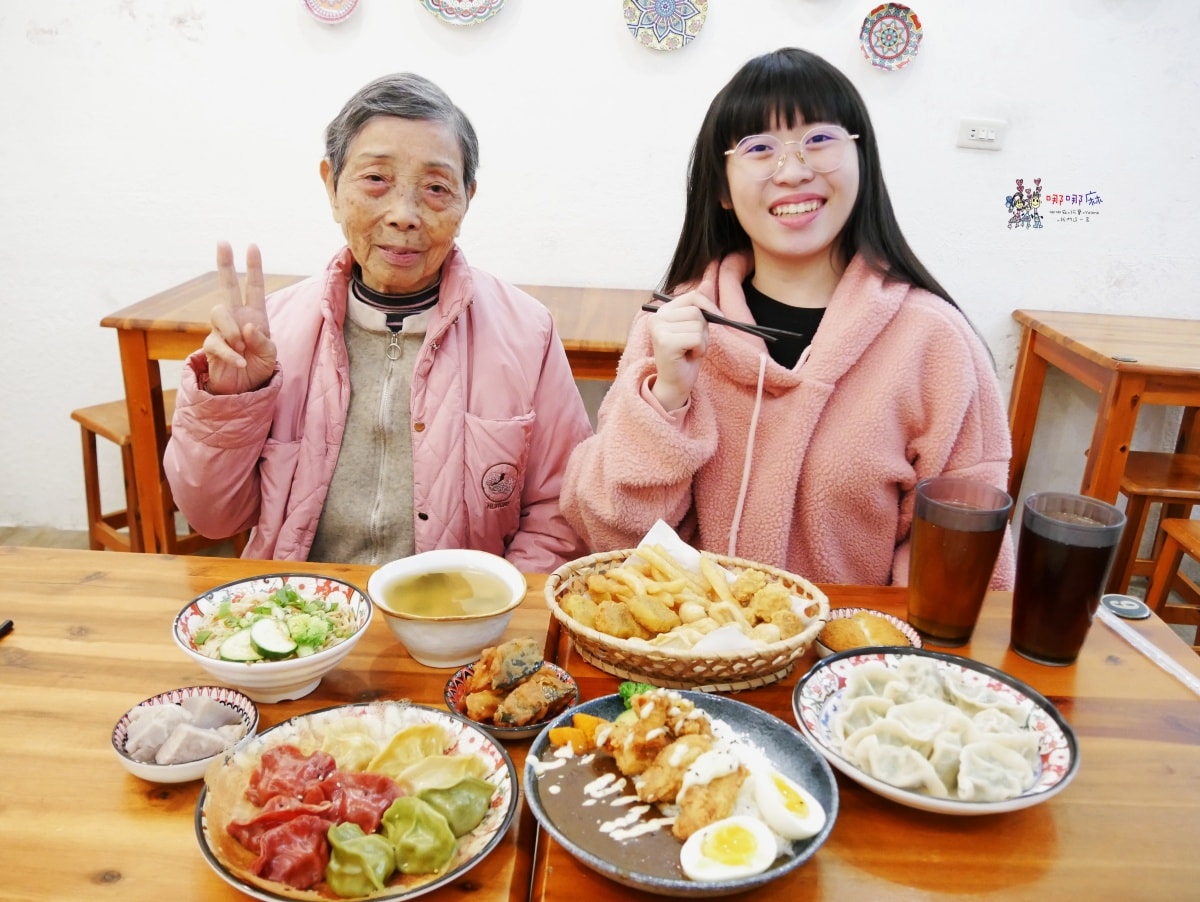 【桃園美食】戶政事務所旁《小莳䒫-餃子咖哩麵》價格不貴令人驚豔的彩色餃子,還有加入巧克力的咖哩。 - 第15張圖