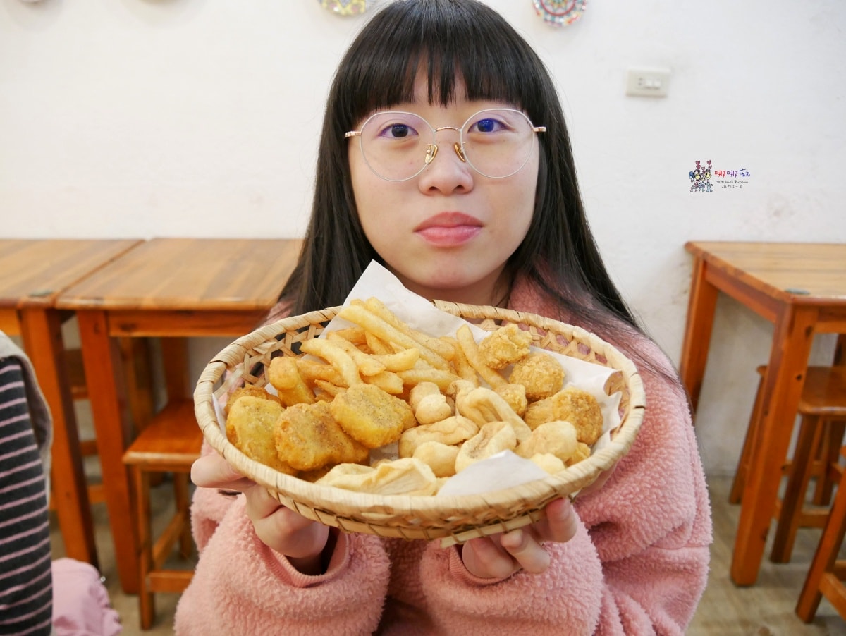 【桃園美食】戶政事務所旁《小莳䒫-餃子咖哩麵》價格不貴令人驚豔的彩色餃子,還有加入巧克力的咖哩。 - 第39張圖
