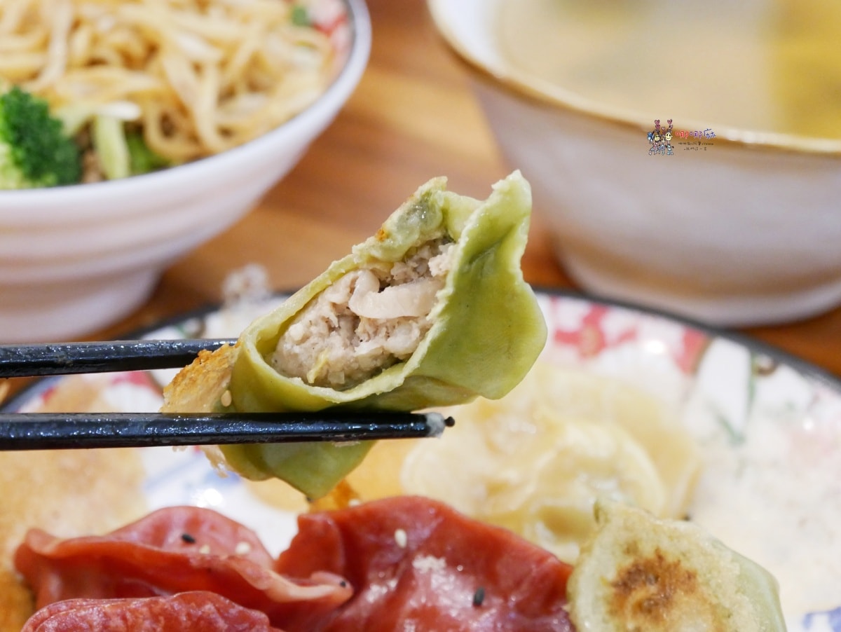 【桃園美食】戶政事務所旁《小莳䒫-餃子咖哩麵》價格不貴令人驚豔的彩色餃子,還有加入巧克力的咖哩。 - 第21張圖