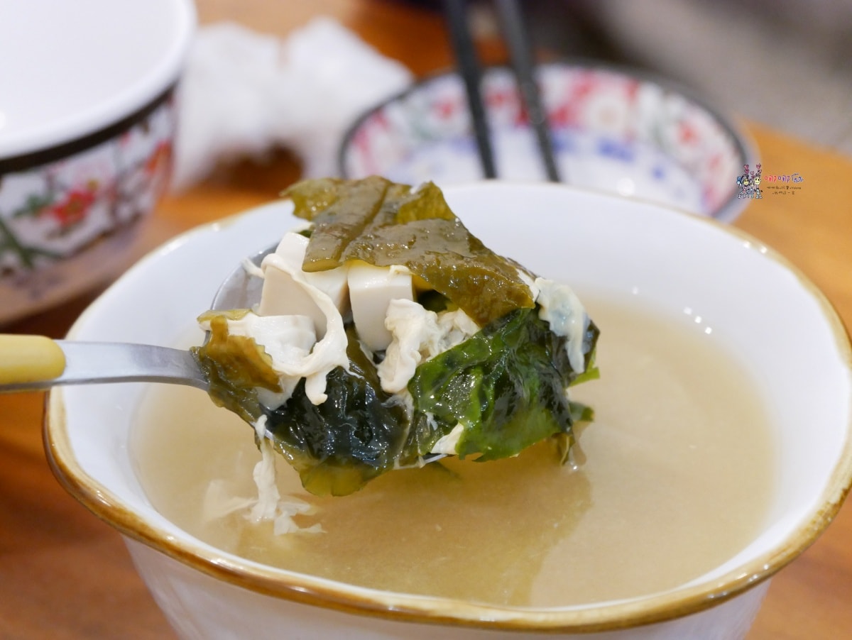 【桃園美食】戶政事務所旁《小莳䒫-餃子咖哩麵》價格不貴令人驚豔的彩色餃子,還有加入巧克力的咖哩。 - 第18張圖