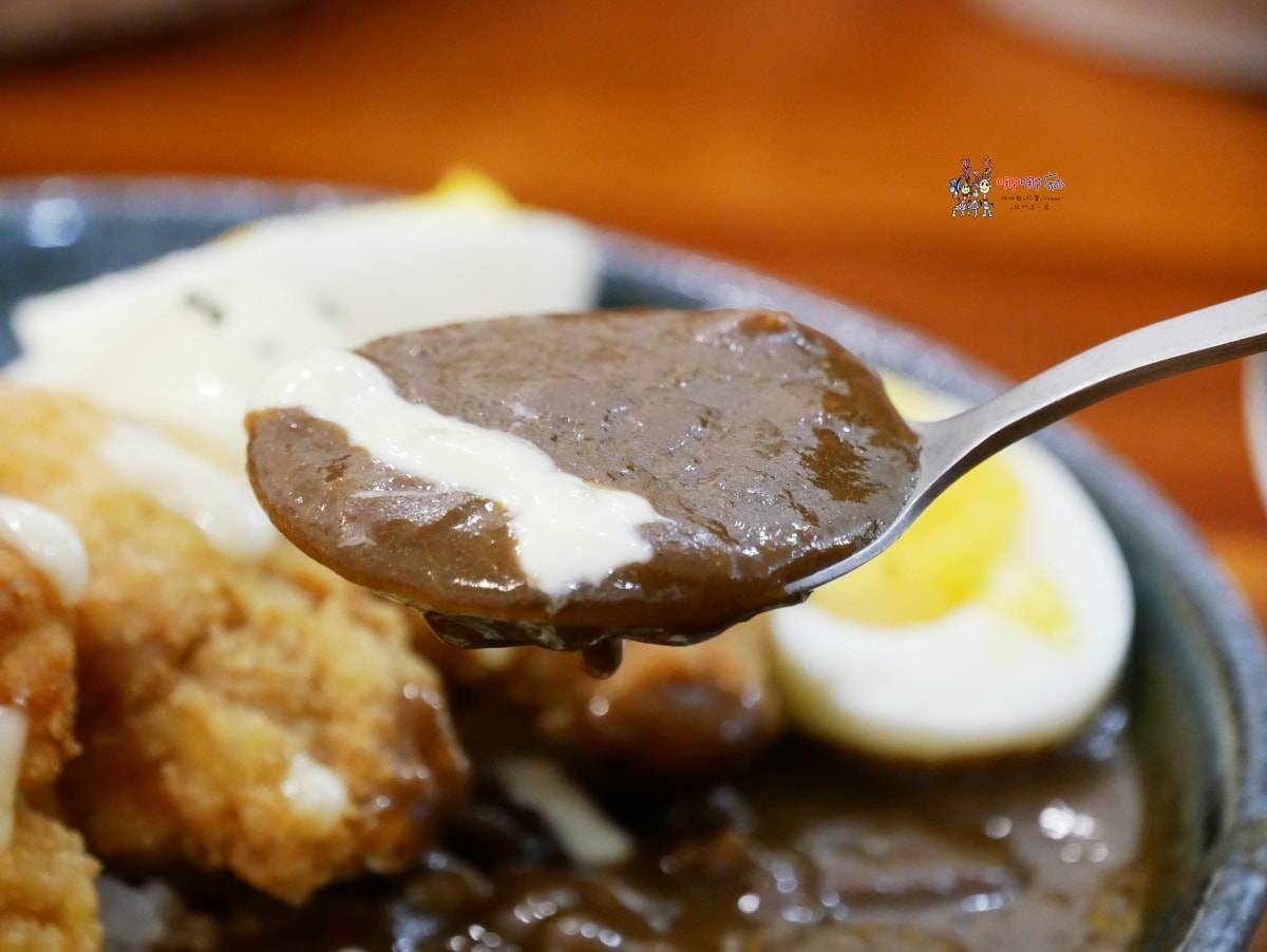 【桃園美食】戶政事務所旁《小莳䒫-餃子咖哩麵》價格不貴令人驚豔的彩色餃子,還有加入巧克力的咖哩。 - 第25張圖