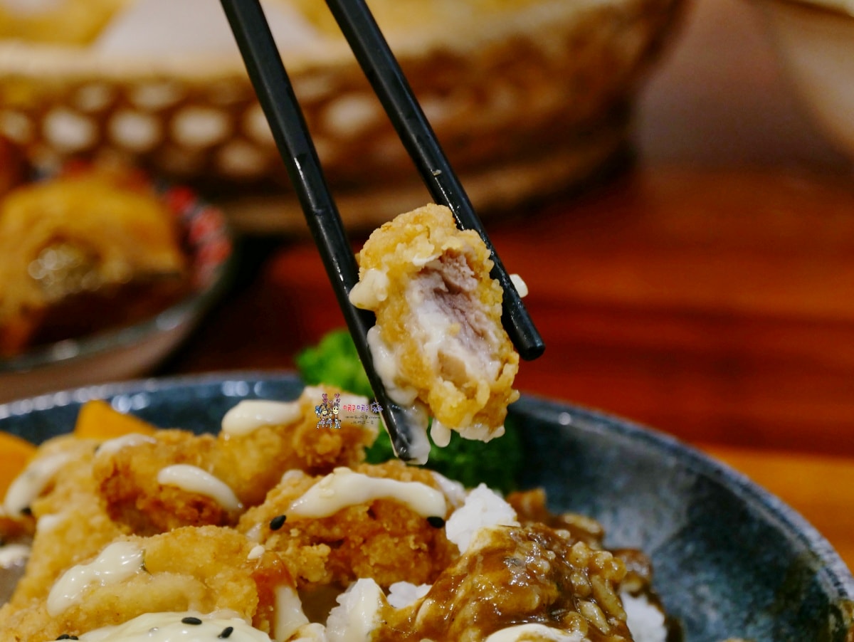 【桃園美食】戶政事務所旁《小莳䒫-餃子咖哩麵》價格不貴令人驚豔的彩色餃子,還有加入巧克力的咖哩。 - 第27張圖
