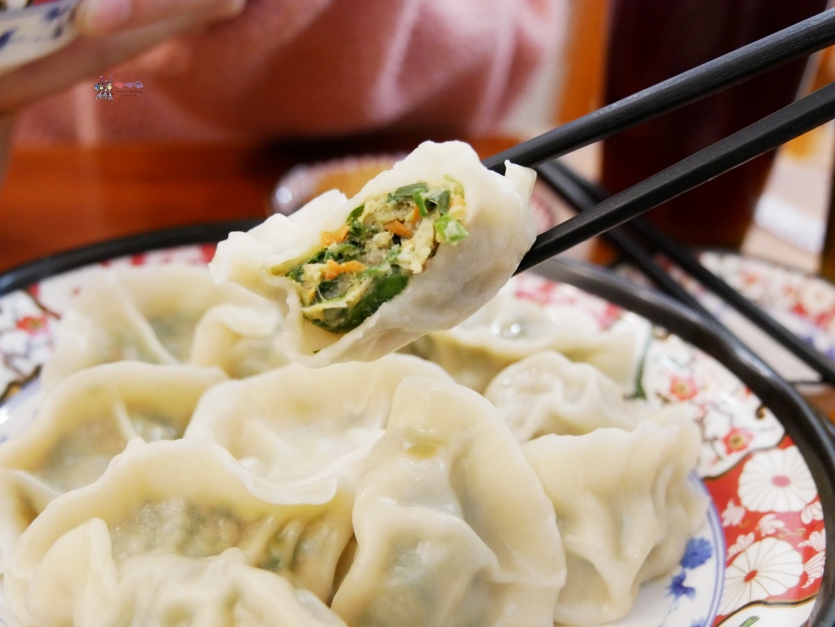 【桃園美食】戶政事務所旁《小莳䒫-餃子咖哩麵》價格不貴令人驚豔的彩色餃子,還有加入巧克力的咖哩。 - 第23張圖