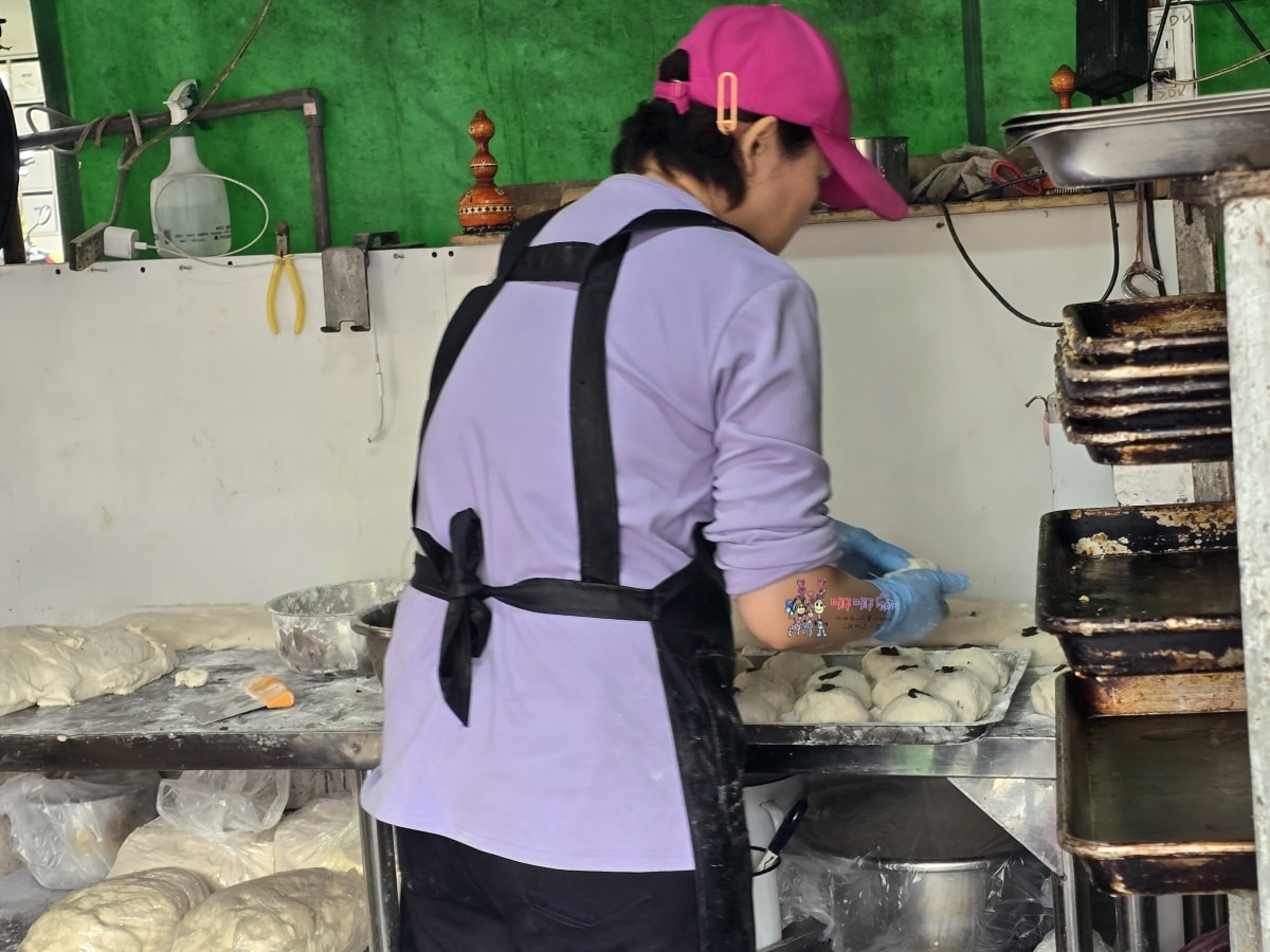【桃園美食】八德大湳市場旁《阿凡提新疆羊肉烤包子》道地新疆烤羊肉包子,大顆紮實酥脆餡多 - 第6張圖