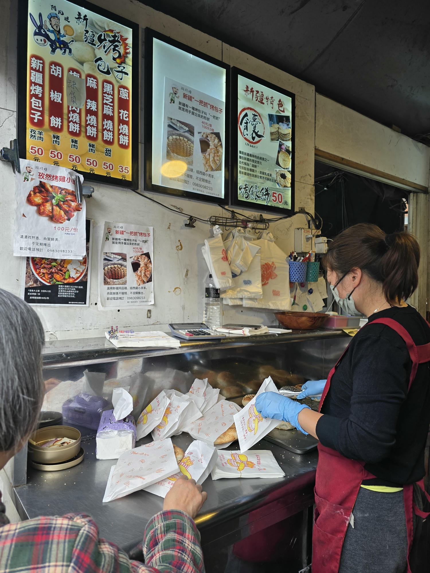 【桃園美食】八德大湳市場旁《阿凡提新疆羊肉烤包子》道地新疆烤羊肉包子,大顆紮實酥脆餡多 - 第5張圖