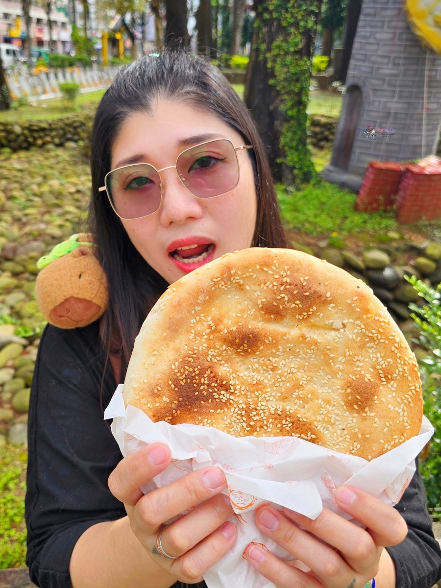 【桃園美食】八德大湳市場旁《阿凡提新疆羊肉烤包子》道地新疆烤羊肉包子,大顆紮實酥脆餡多 - 第15張圖