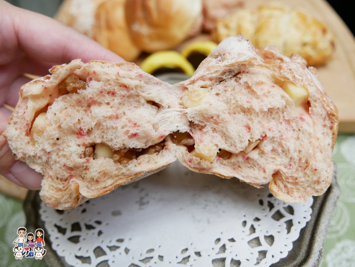 🍙 桃園老城區大改造！巷弄裡的日式屋台炭火烤飯糰和馬告小米麵包