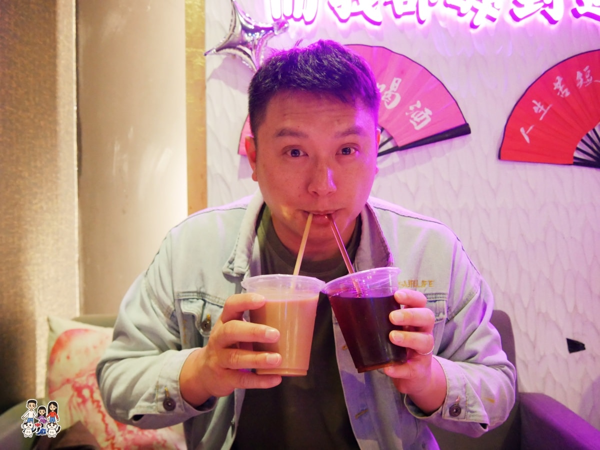 桃園美食 榮曜豬排吐司：水母餐酒館老闆噴淚新作！從深夜到清晨，這口阿嬤獨門醬汁炸豬排漢堡太靈魂了！